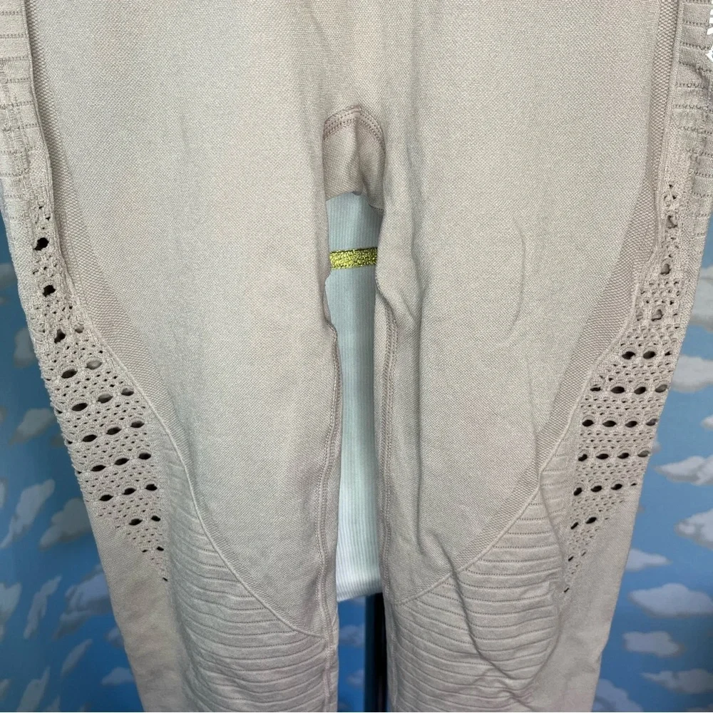 Gymshark Energy Seamless Cropped Leggings Beige Nude Tan Small Workout Gym‎ Run